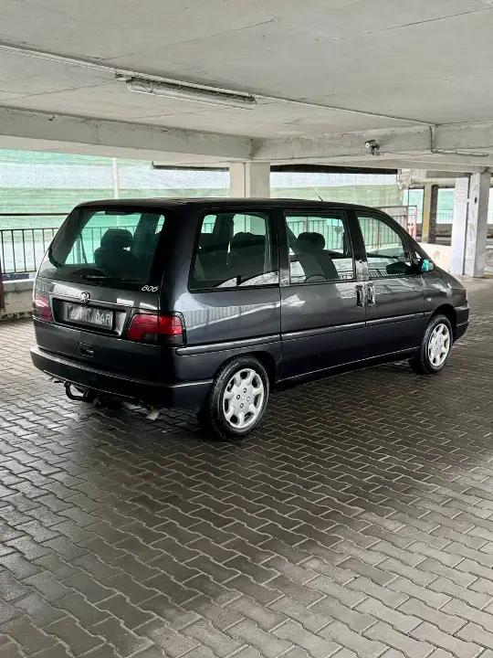 Peugeot 806