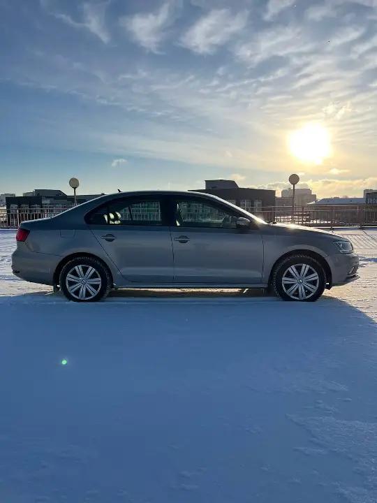 VOLKSWAGEN JETTA