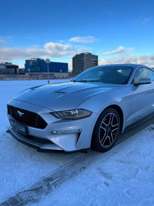 FORD MUSTANG