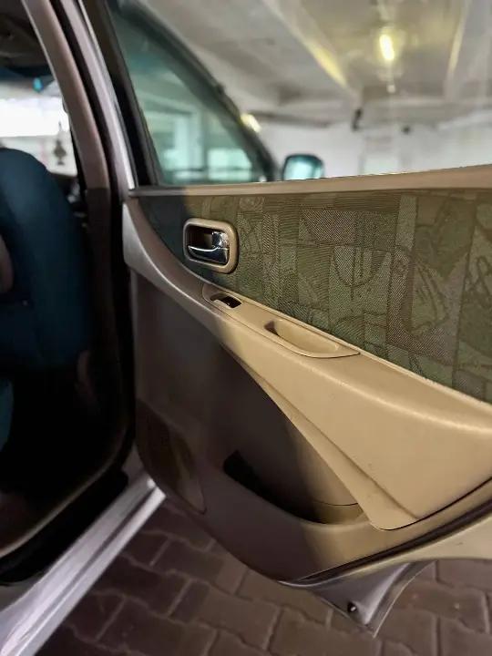Nissan Almera Tino