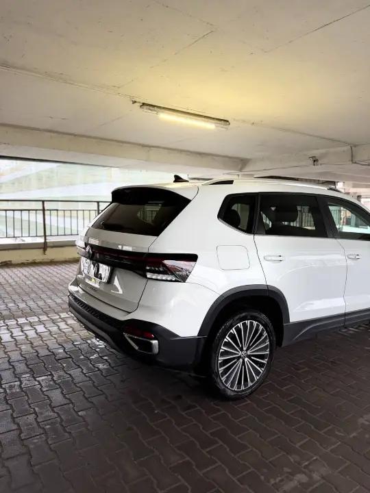 VOLKSWAGEN TAOS