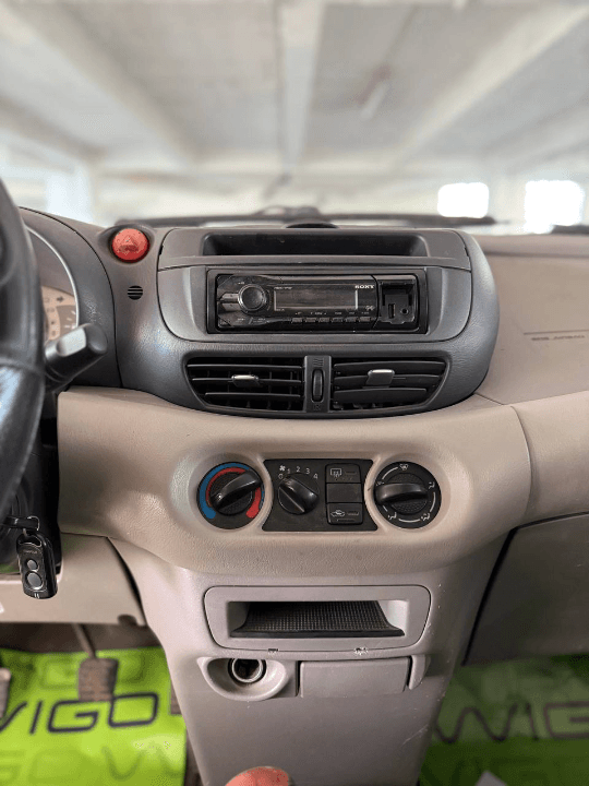 Nissan Almera Tino