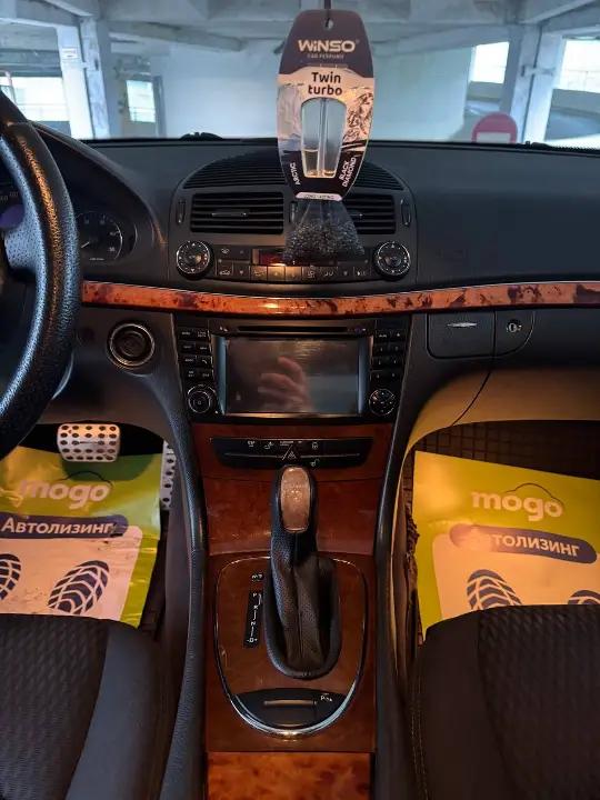 Mercedes-Benz E320