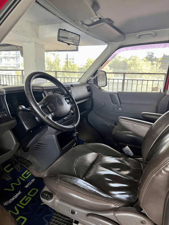 VOLKSWAGEN CARAVELLE