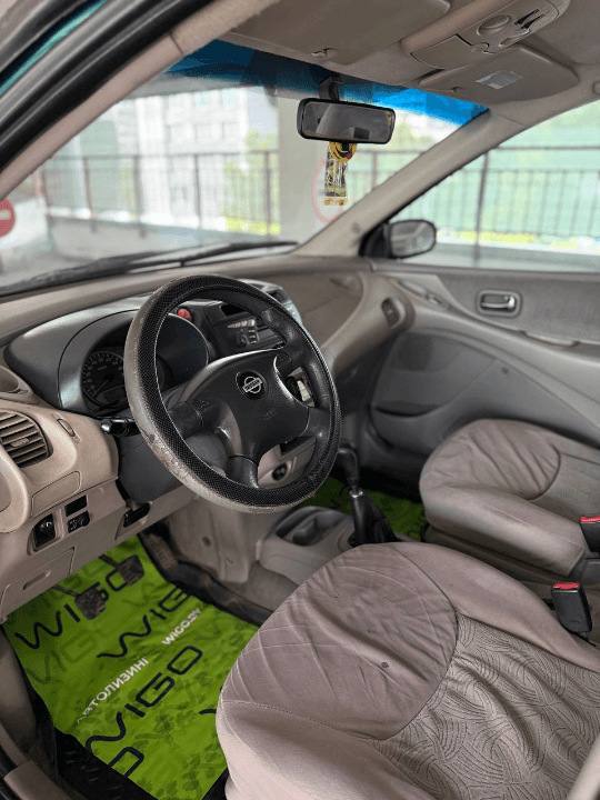 Nissan Almera Tino