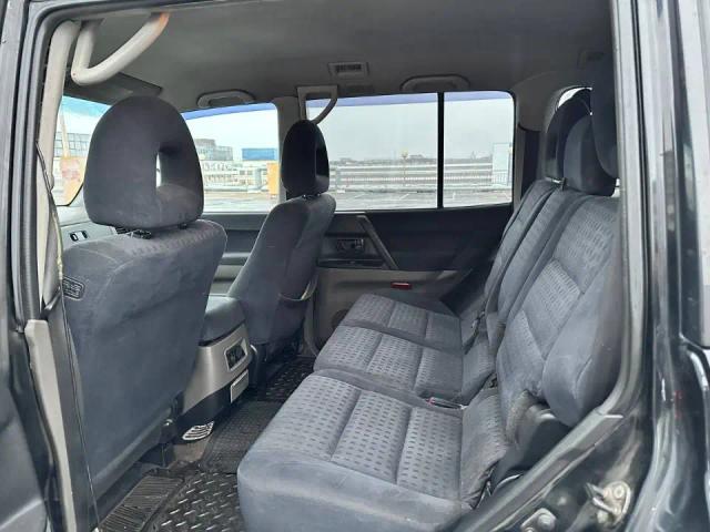 MITSUBISHI PAJERO