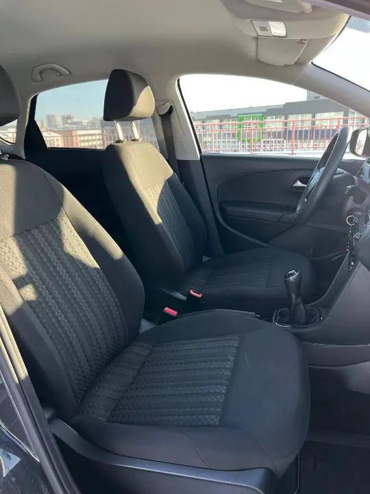 VOLKSWAGEN POLO SEDAN