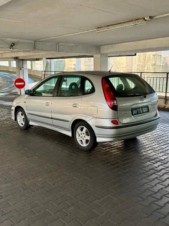 Nissan Almera Tino