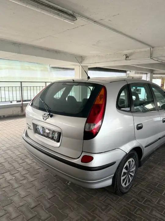 Nissan Almera Tino