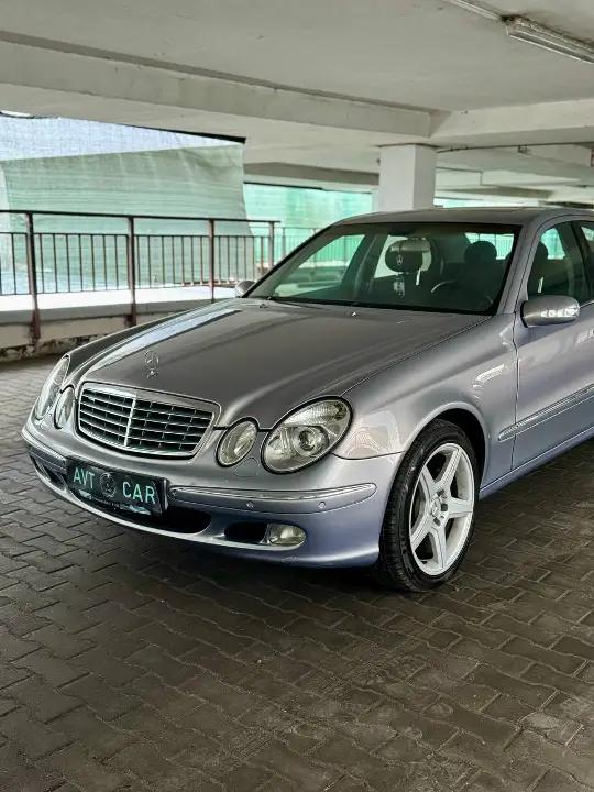 Mercedes-Benz E320