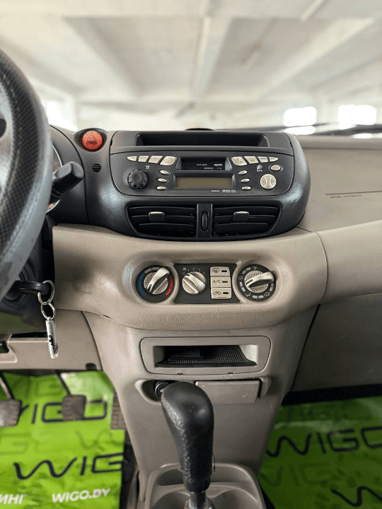 Nissan Almera Tino