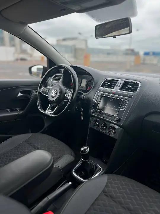 Volkswagen Polo Sedan