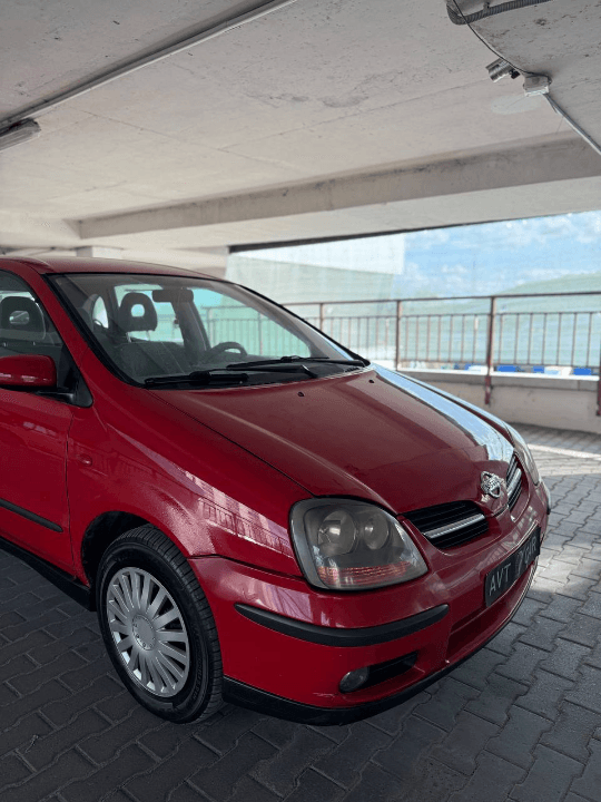 Nissan Almera Tino