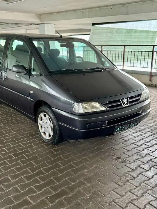 Peugeot 806