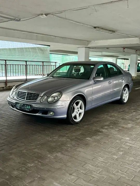 Mercedes-Benz E320