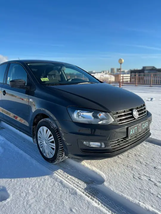 VOLKSWAGEN POLO SEDAN