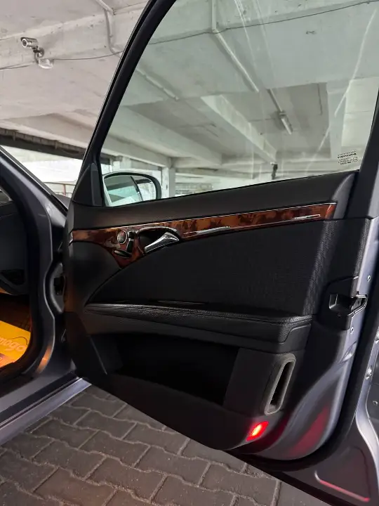 Mercedes-Benz E320