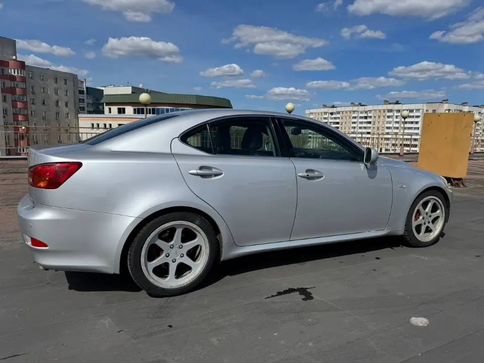 LEXUS IS