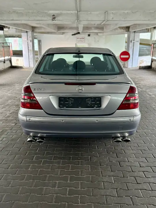 Mercedes-Benz E320
