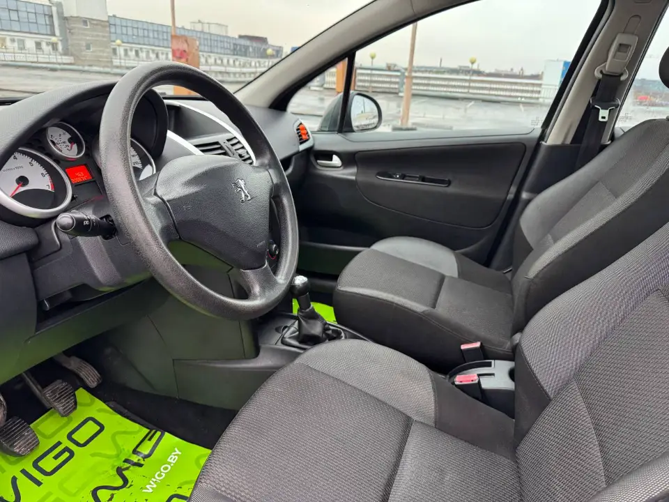 PEUGEOT 207