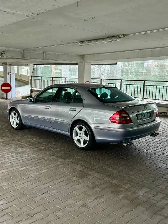 Mercedes-Benz E320