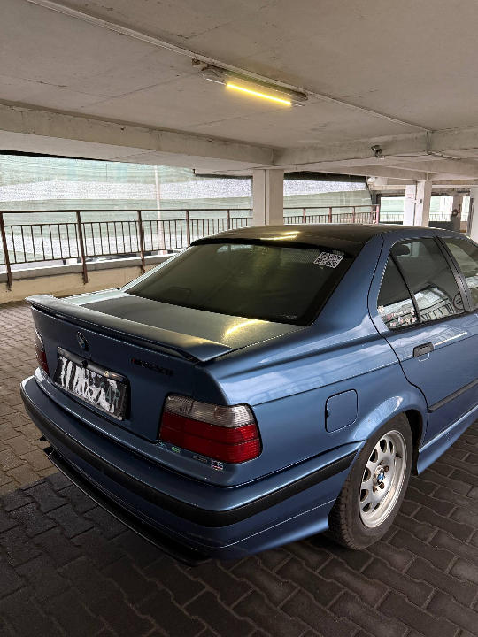 BMW 320I