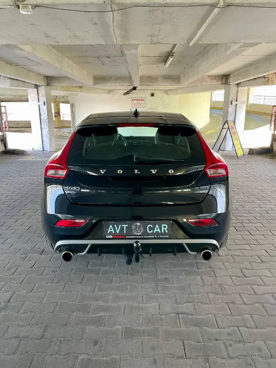 Volvo v40