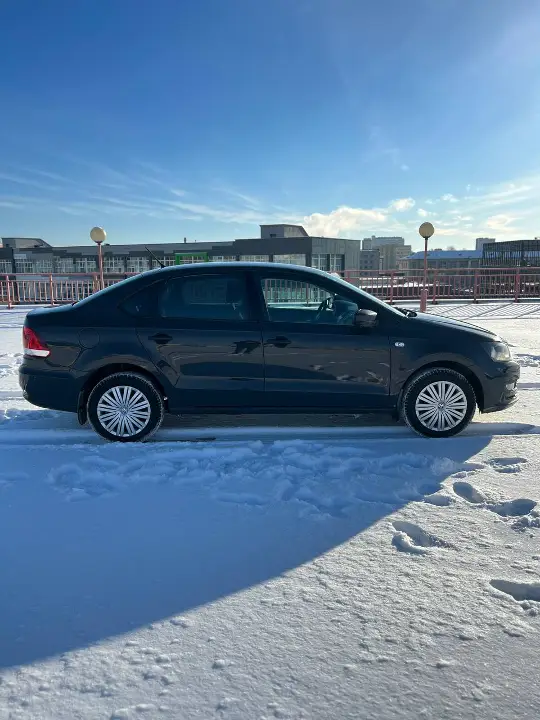 VOLKSWAGEN POLO SEDAN