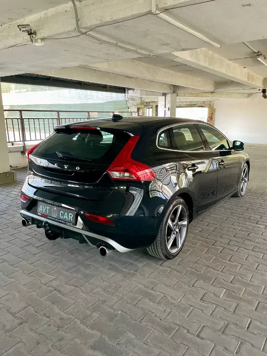 Volvo v40