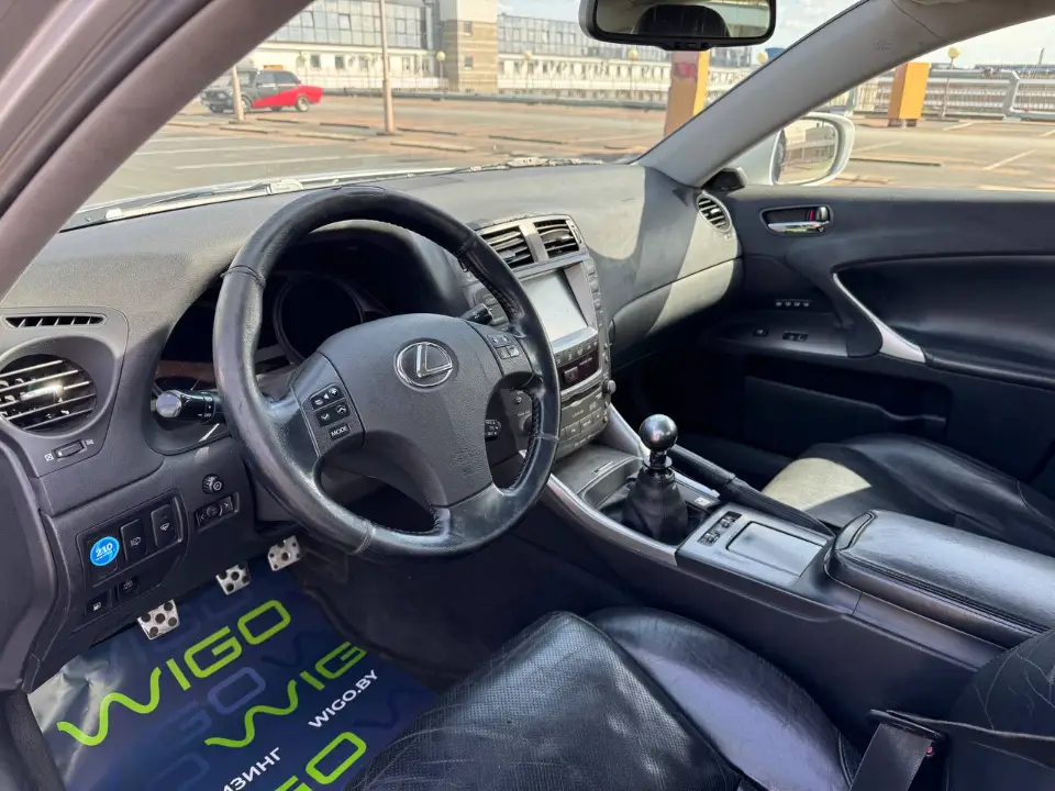 LEXUS IS