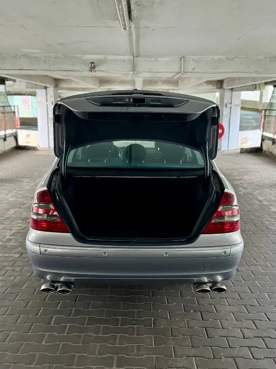 Mercedes-Benz E320