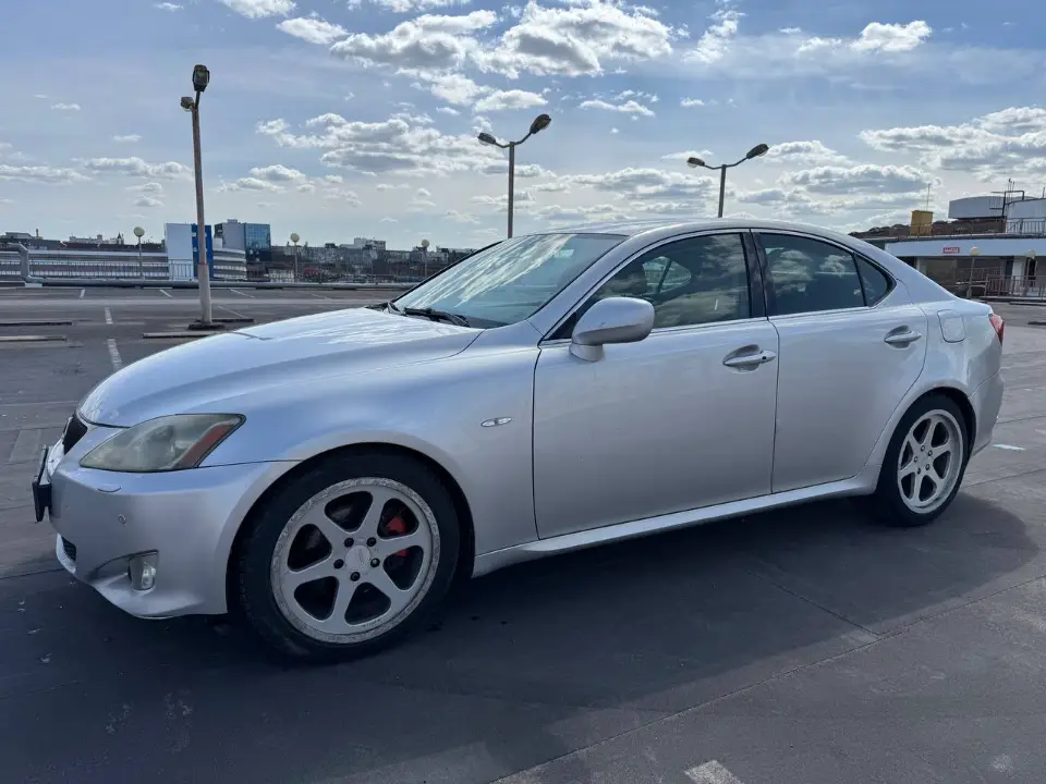 LEXUS IS