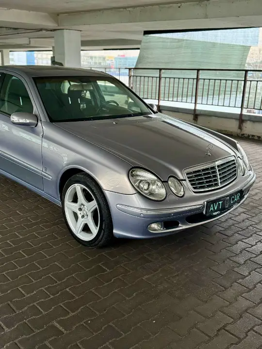 Mercedes-Benz E320