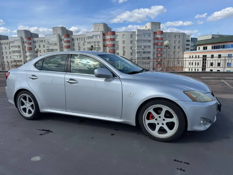 LEXUS IS