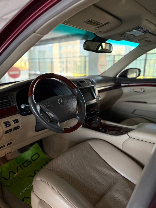 Lexus LS