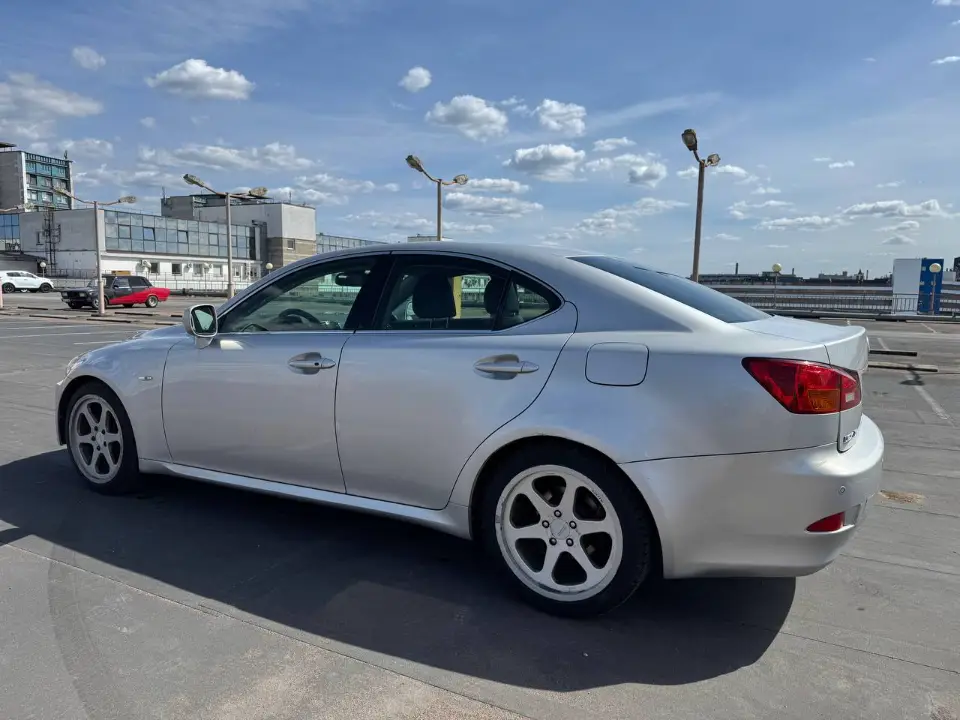 LEXUS IS