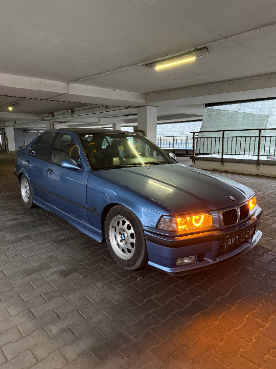 BMW 320I