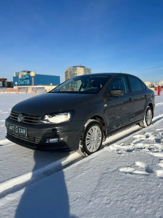 VOLKSWAGEN POLO SEDAN