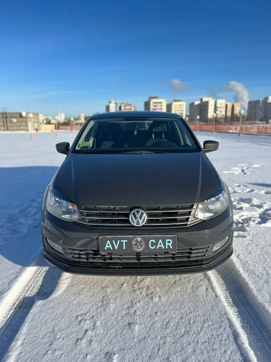 VOLKSWAGEN POLO SEDAN