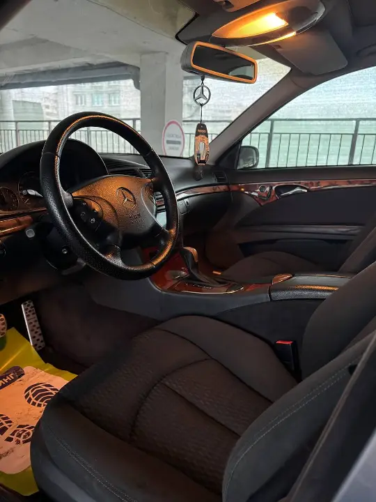 Mercedes-Benz E320