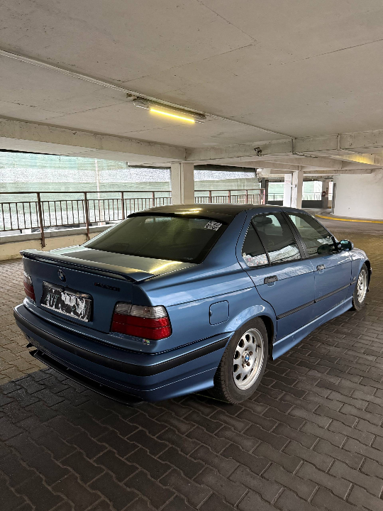 BMW 320I