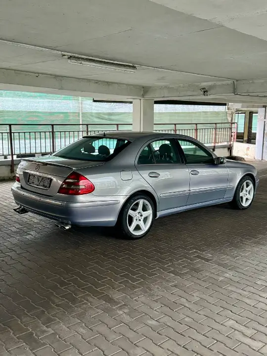 Mercedes-Benz E320