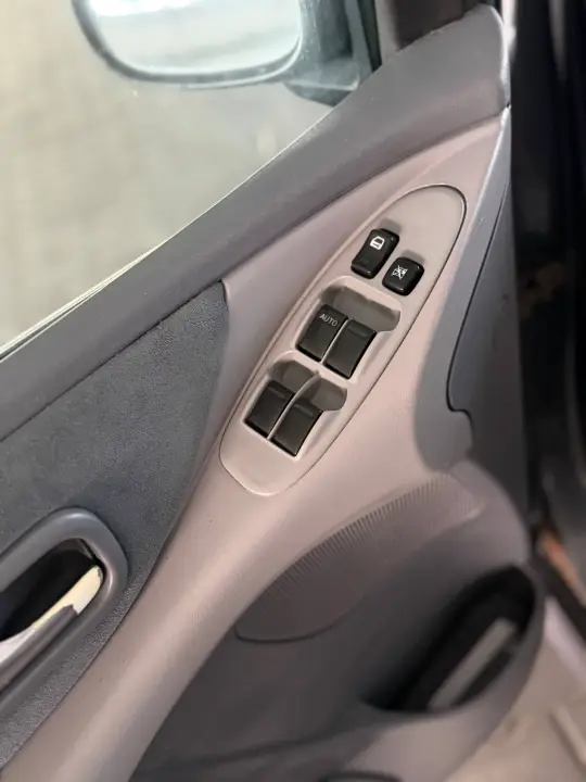 Nissan Almera Tino, фотография 15