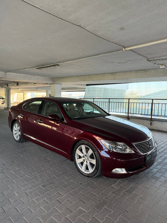 Lexus LS