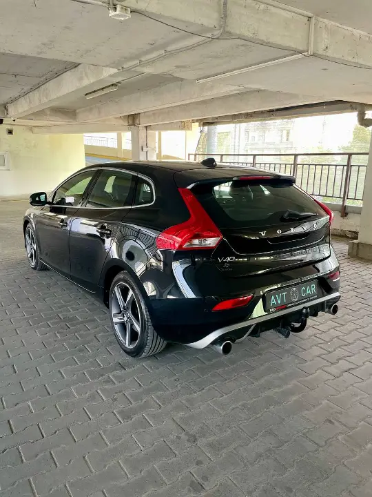 Volvo v40