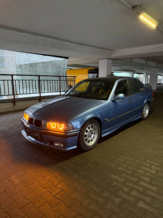 BMW 320I
