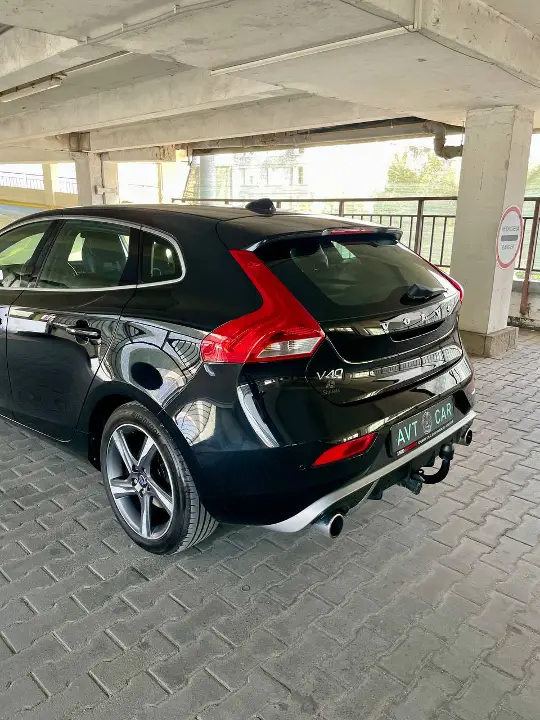 Volvo v40