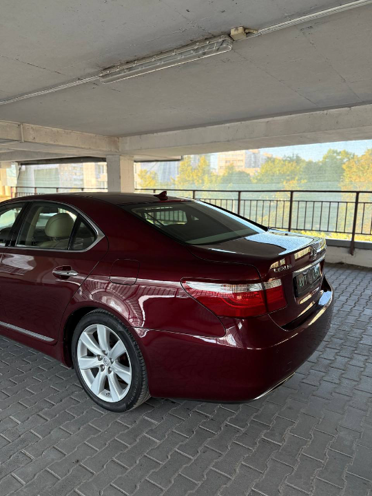 Lexus LS