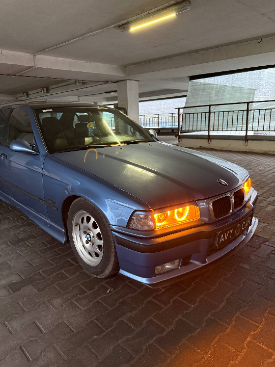 BMW 320I