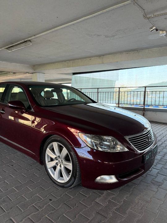 Lexus LS